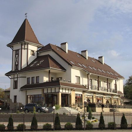 Status Hotel Malekhuv Εξωτερικό φωτογραφία