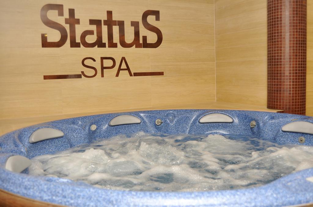 Status Hotel Malekhuv Εξωτερικό φωτογραφία