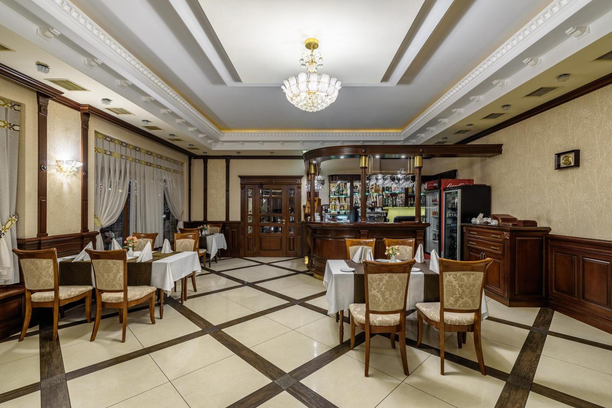 Status Hotel Malekhuv Εξωτερικό φωτογραφία