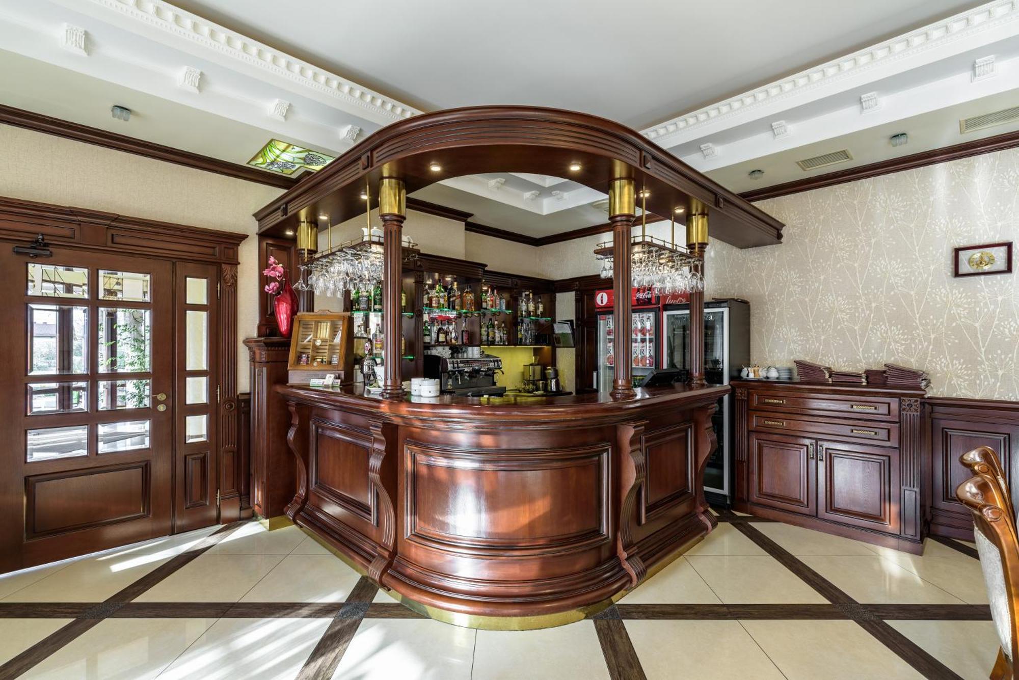 Status Hotel Malekhuv Εξωτερικό φωτογραφία