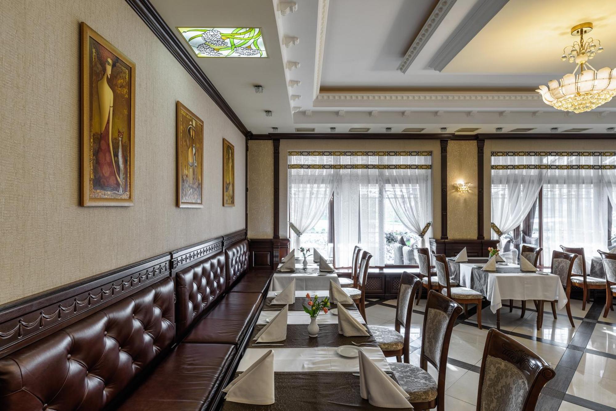 Status Hotel Malekhuv Εξωτερικό φωτογραφία