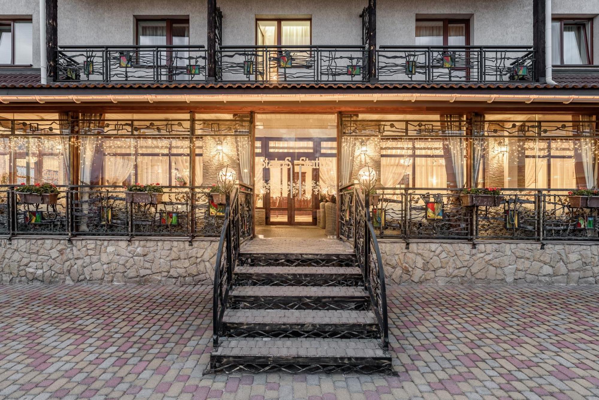 Status Hotel Malekhuv Εξωτερικό φωτογραφία