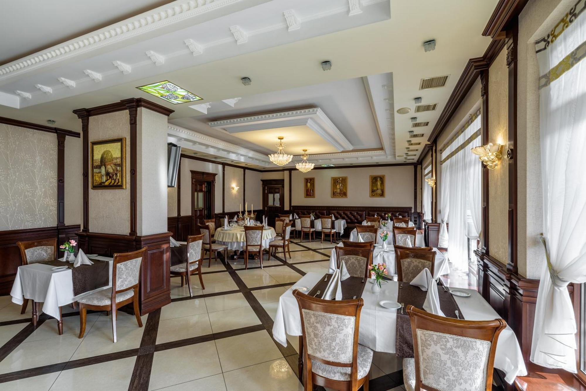 Status Hotel Malekhuv Εξωτερικό φωτογραφία