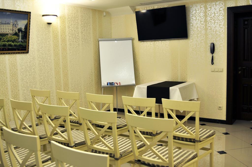 Status Hotel Malekhuv Εξωτερικό φωτογραφία