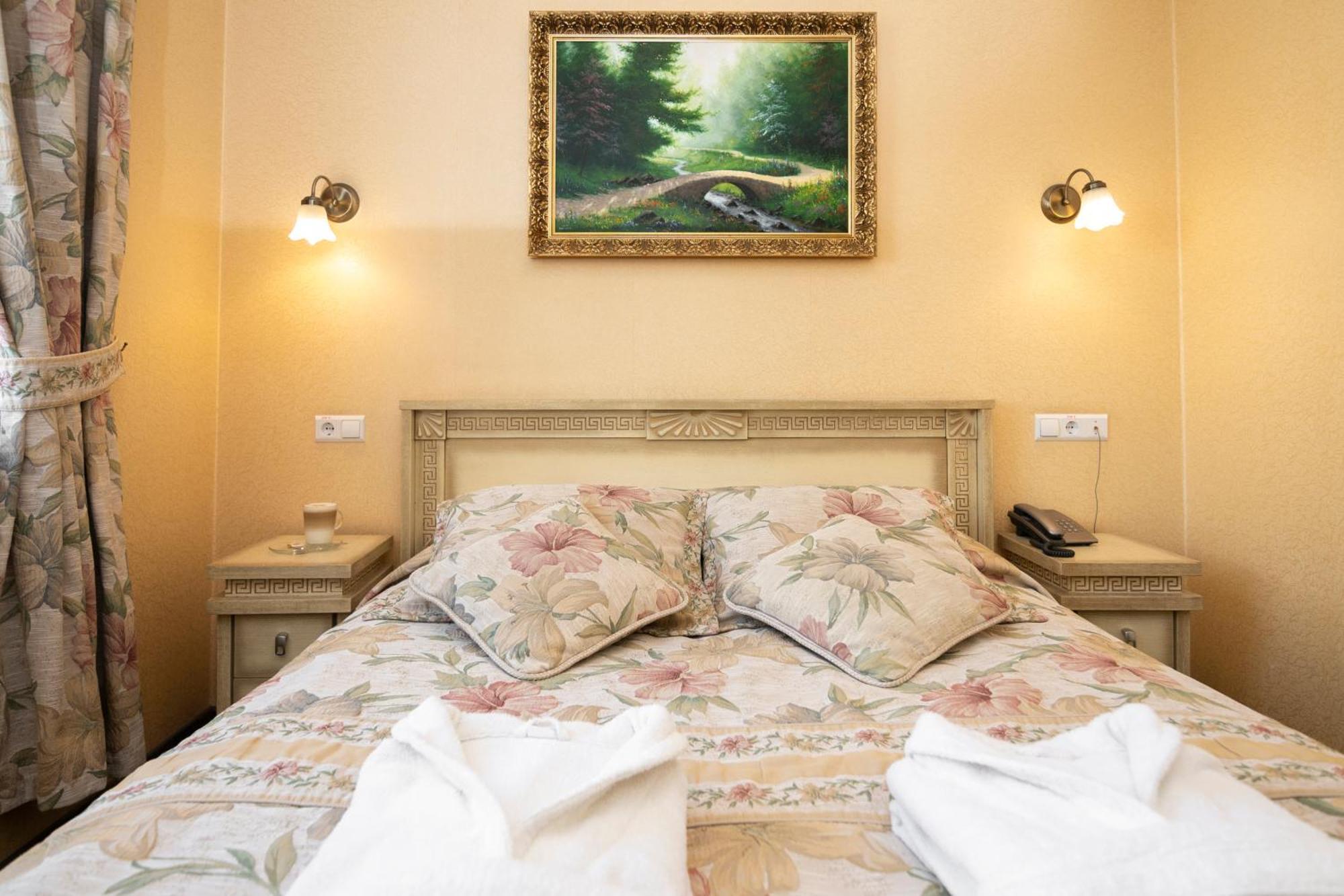 Status Hotel Malekhuv Εξωτερικό φωτογραφία