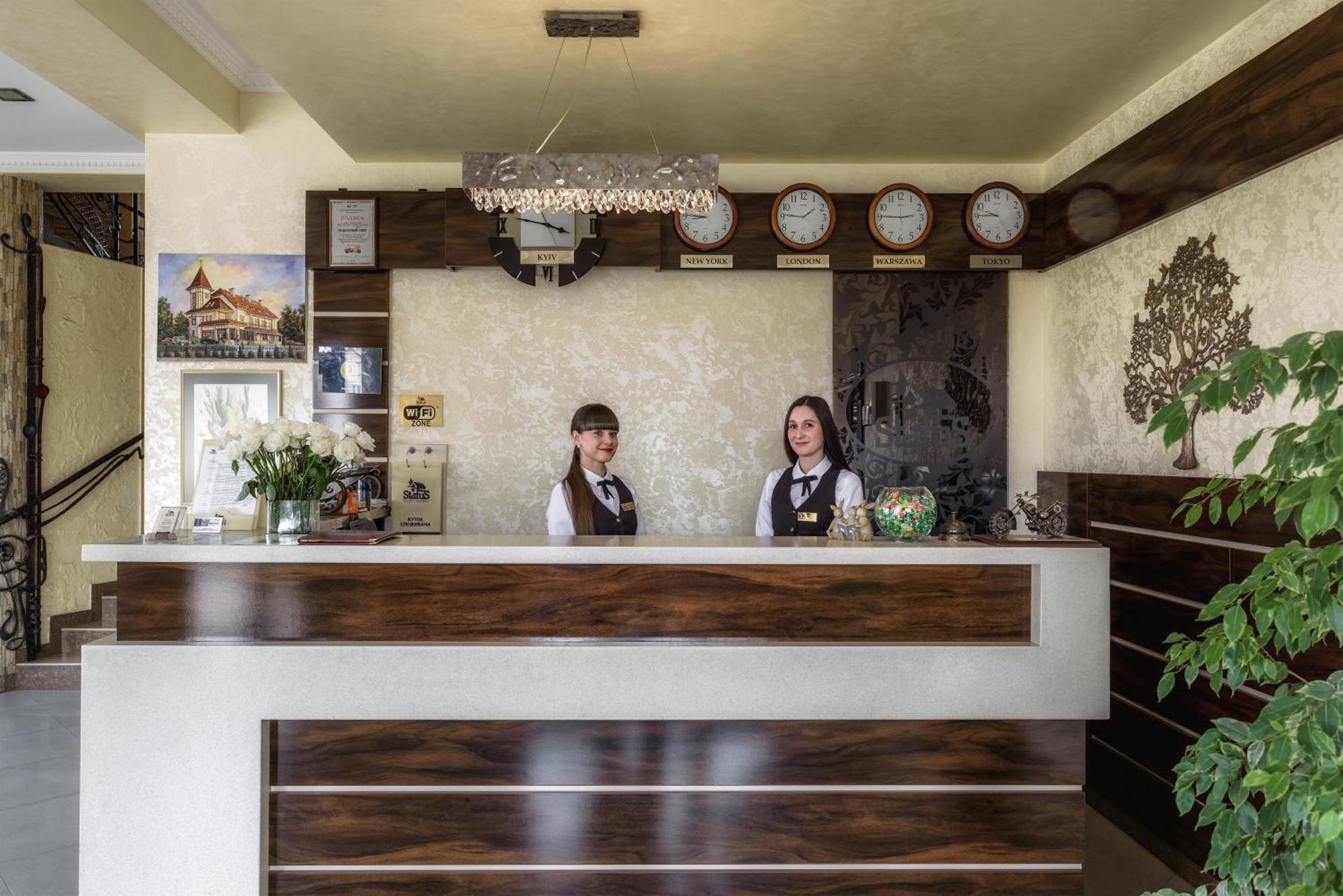 Status Hotel Malekhuv Εξωτερικό φωτογραφία