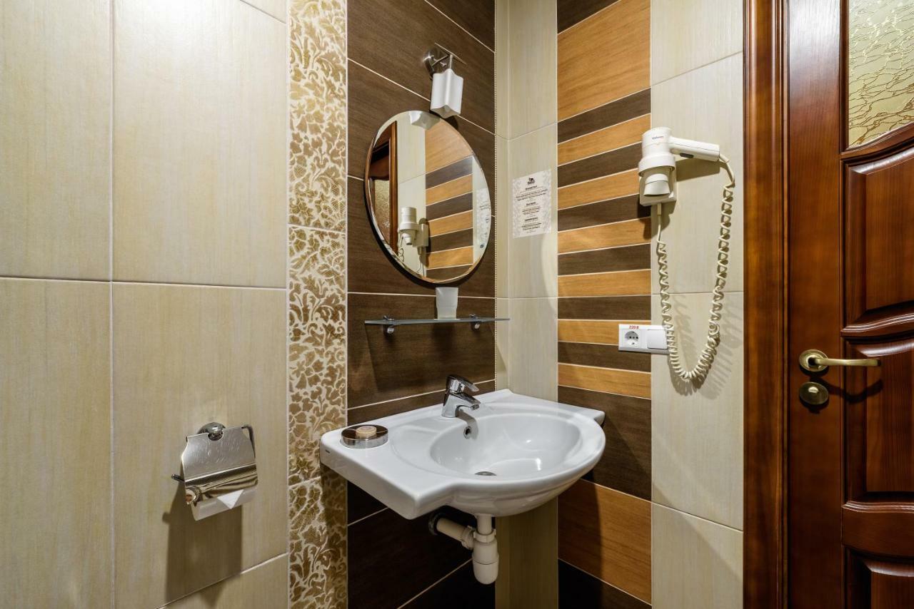 Status Hotel Malekhuv Εξωτερικό φωτογραφία