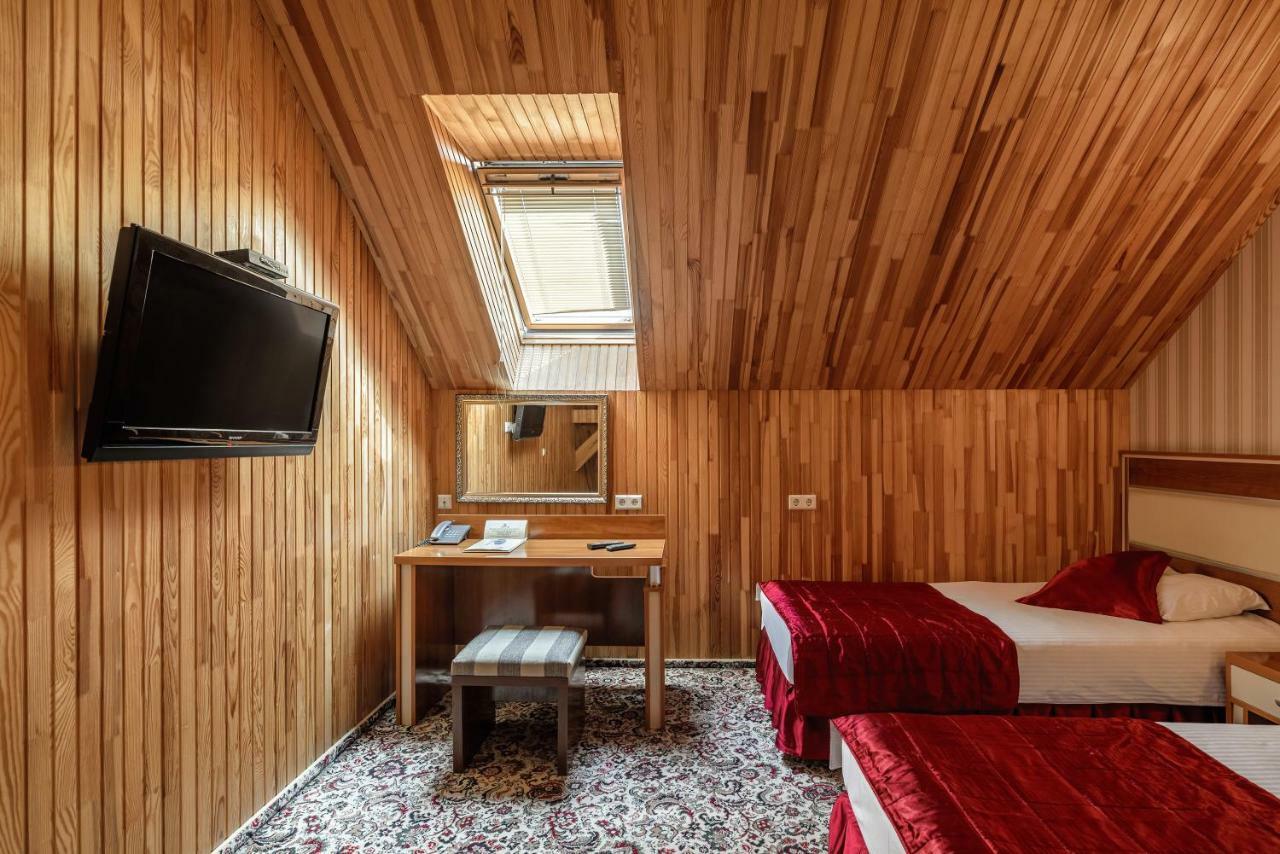 Status Hotel Malekhuv Εξωτερικό φωτογραφία