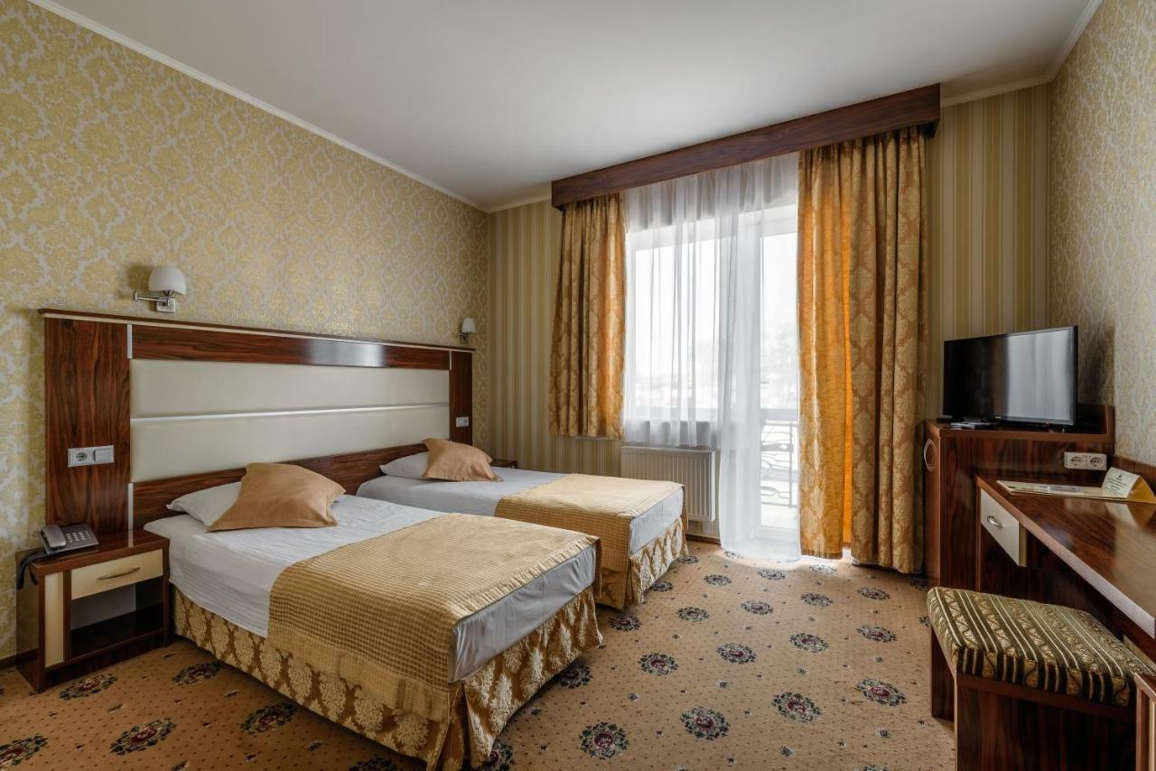 Status Hotel Malekhuv Εξωτερικό φωτογραφία