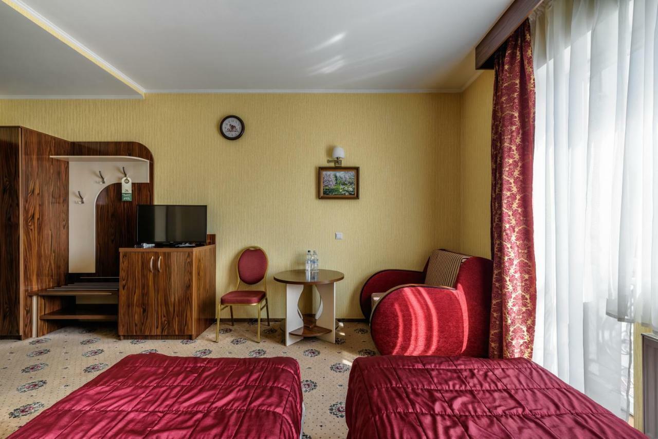 Status Hotel Malekhuv Εξωτερικό φωτογραφία