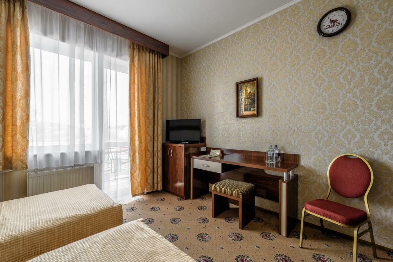Status Hotel Malekhuv Εξωτερικό φωτογραφία
