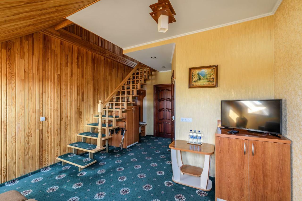 Status Hotel Malekhuv Εξωτερικό φωτογραφία