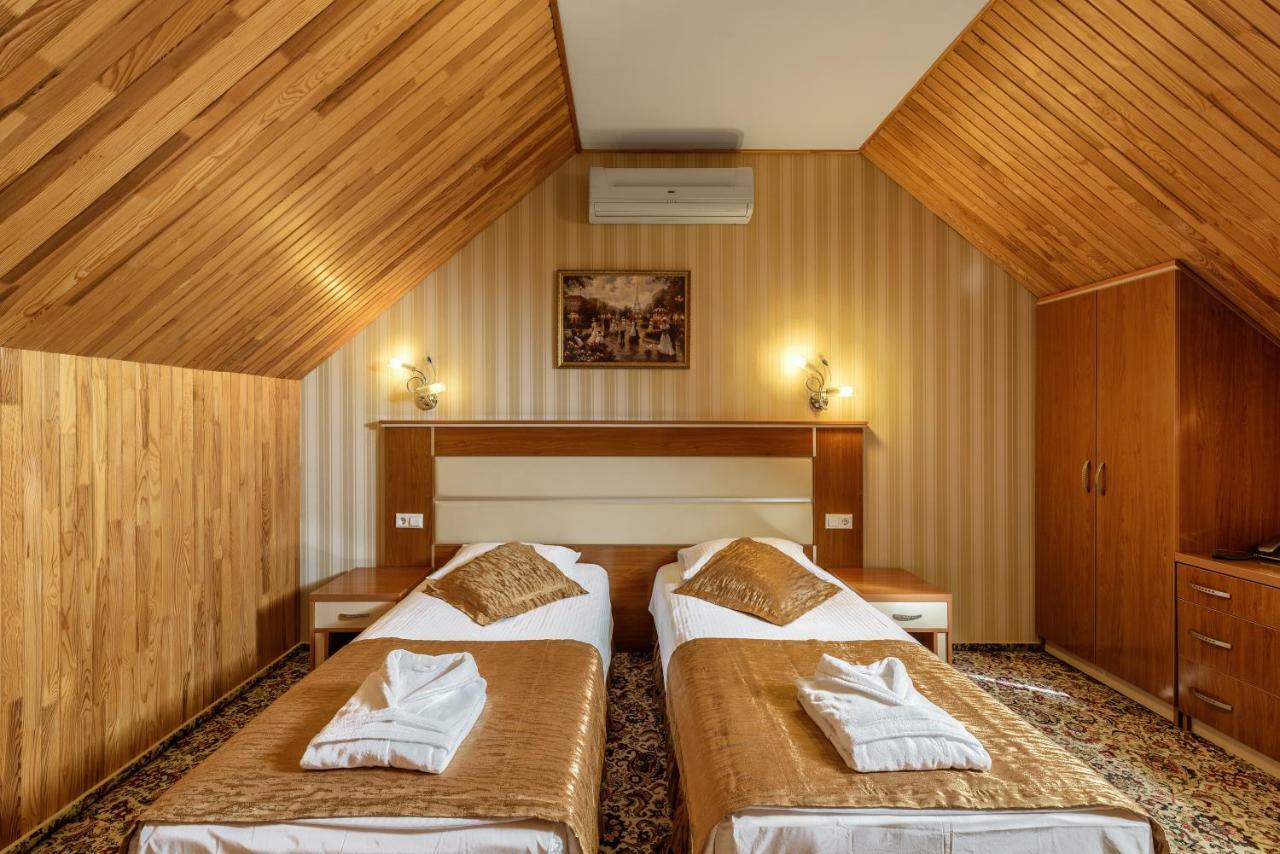 Status Hotel Malekhuv Εξωτερικό φωτογραφία