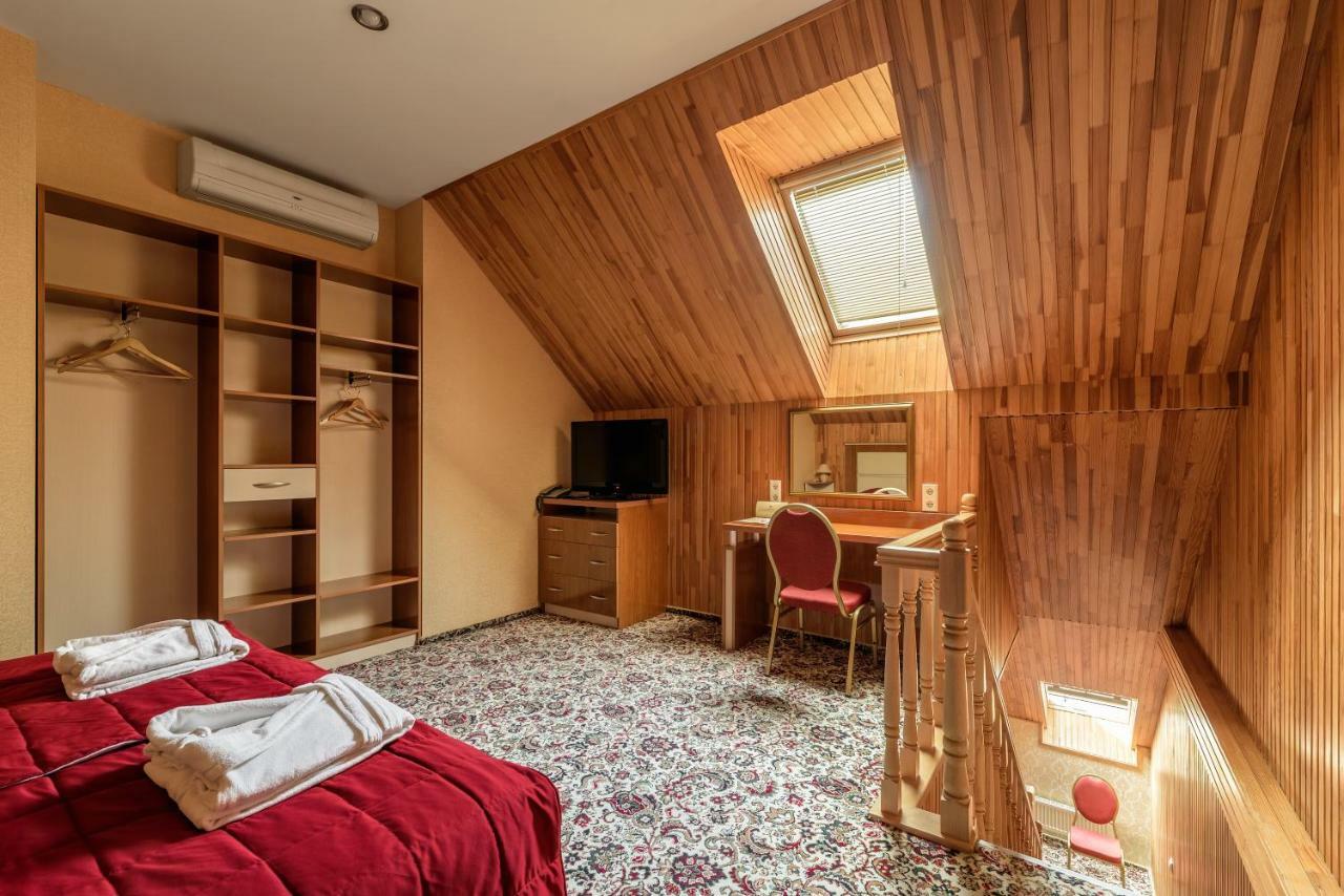 Status Hotel Malekhuv Εξωτερικό φωτογραφία