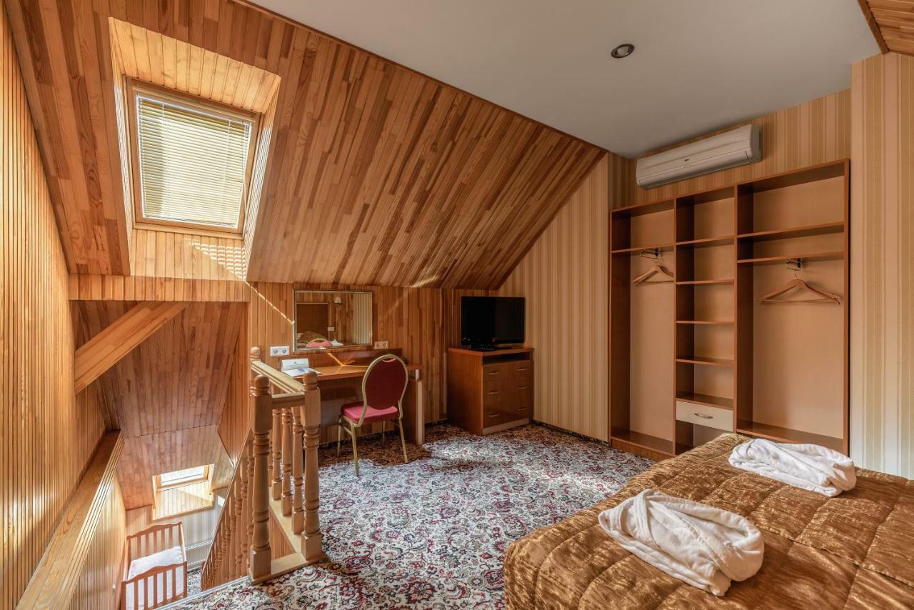 Status Hotel Malekhuv Εξωτερικό φωτογραφία