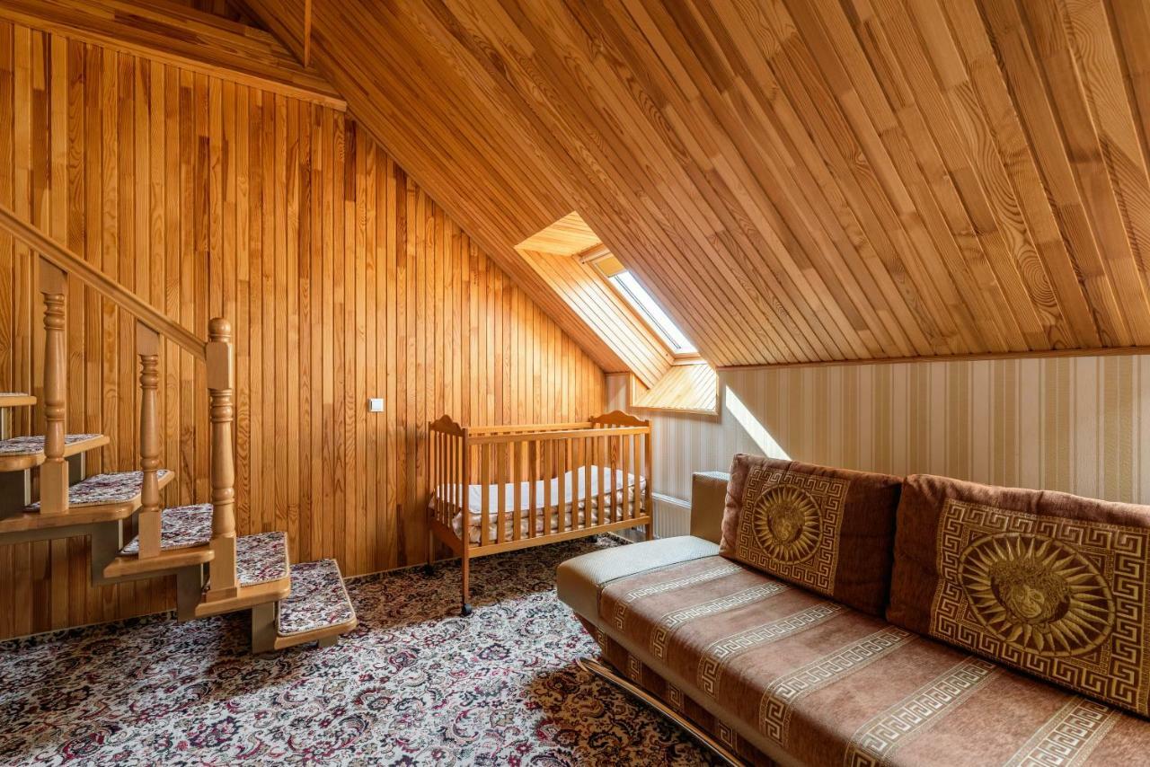 Status Hotel Malekhuv Εξωτερικό φωτογραφία