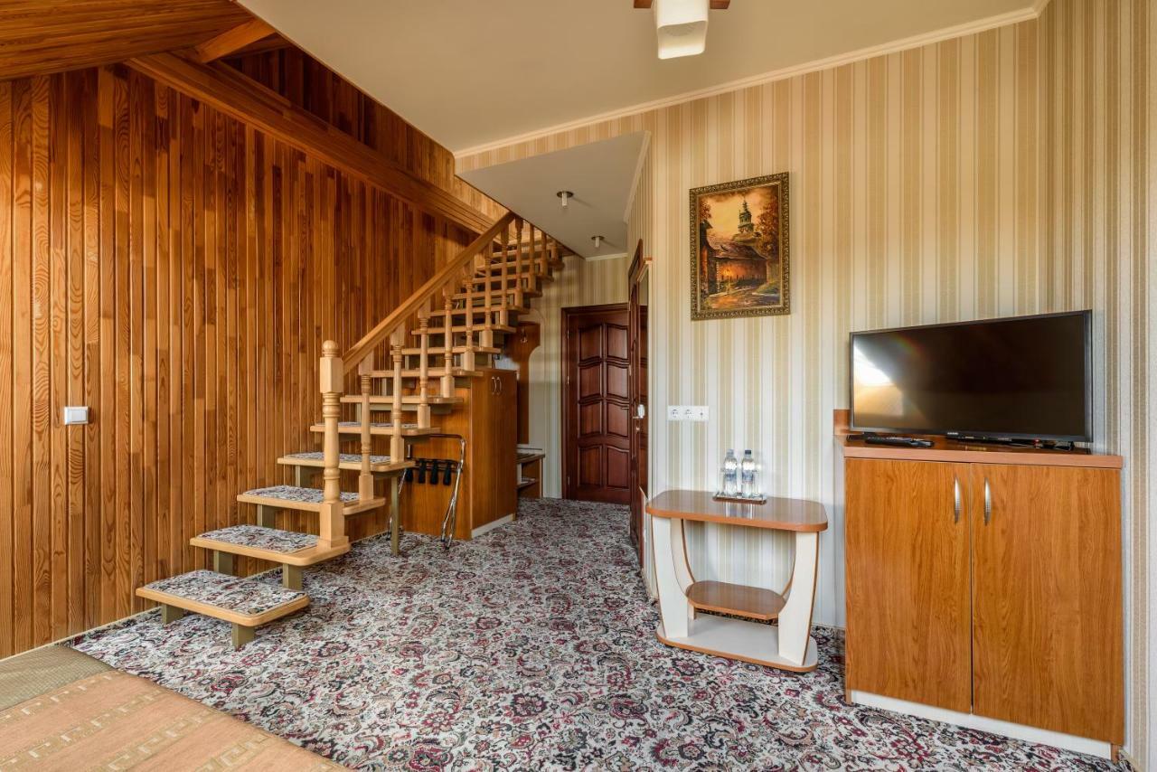 Status Hotel Malekhuv Εξωτερικό φωτογραφία